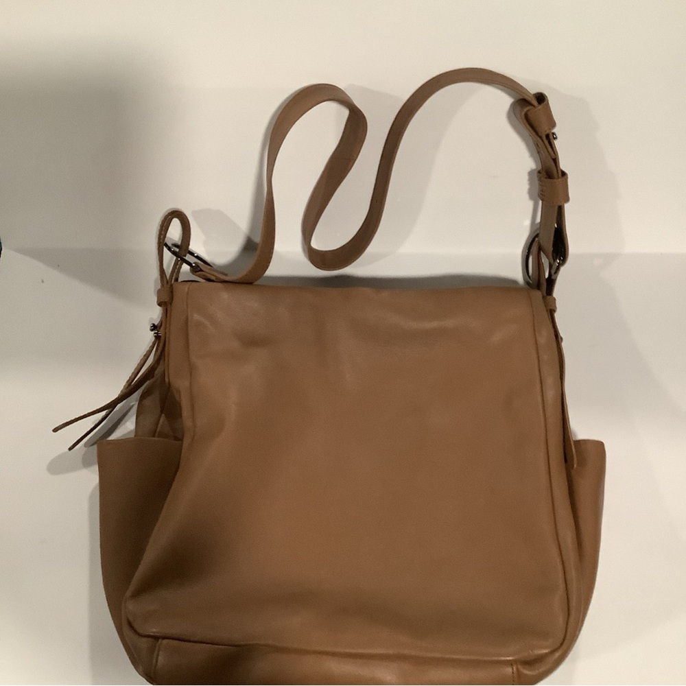 Stone Mountain Accessories Tan Shoulder Bag